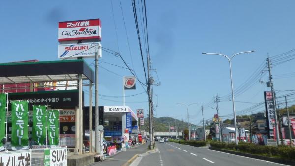 高井北バス停前が入り口です。