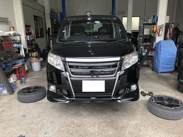 トヨタ ノア 北村自動車 タイヤ交換 取付 販売店 タイヤピット 交換工賃 値段は全国統一