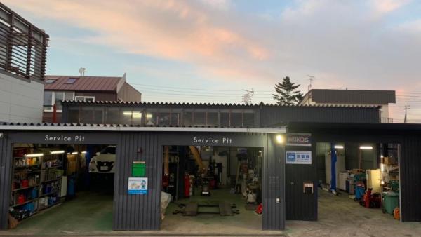 同時、５台作業可能なピット♪「特定認証工場」タイヤ以外も受付可能