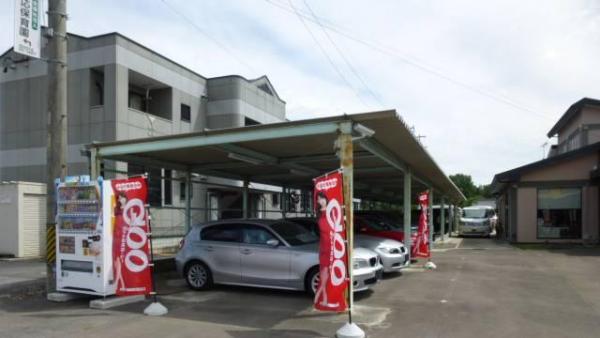 国産、輸入車の展示場