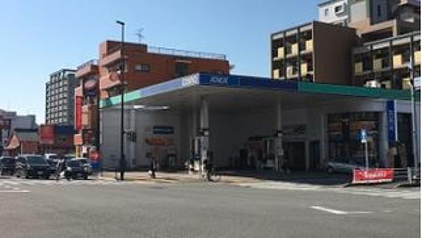 国道3号線沿いにあります。