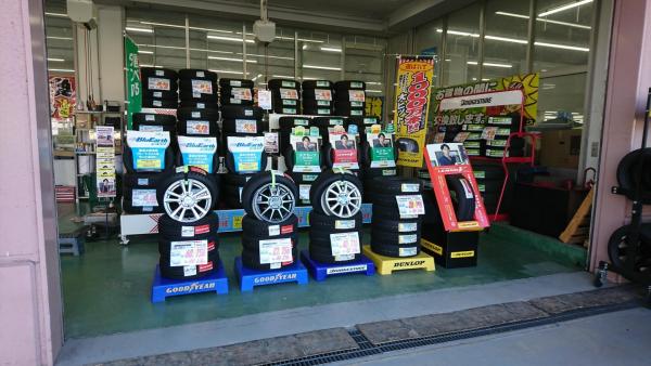 タイヤ売り場