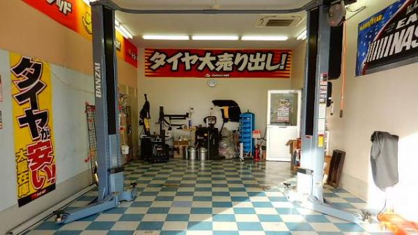 タイヤショップトレッド
