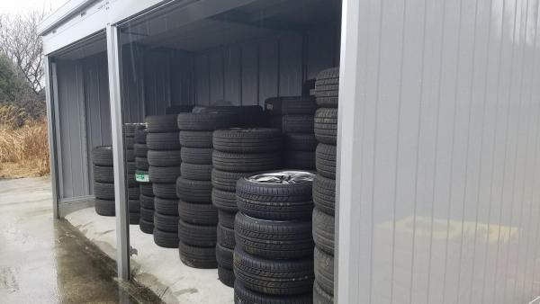 タイヤ保管倉庫完備！