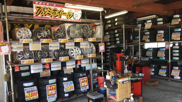 タイヤ＆ホイール展示売場
