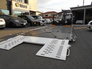 パンクなのでお困りの方、積載車もあります