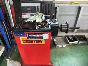 タイヤ組込み時のバランス調整する機械です