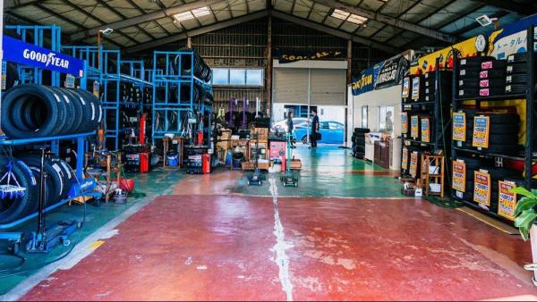 タイヤ交換　作業ピット