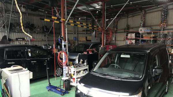 ピット完備、代車もご利用下さいませっ