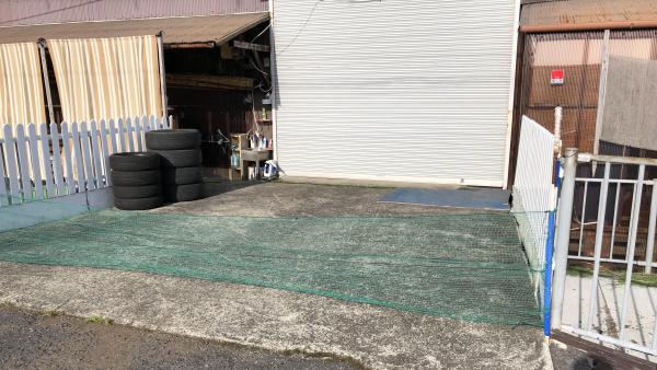 作業を行う建物の裏手の写真です。