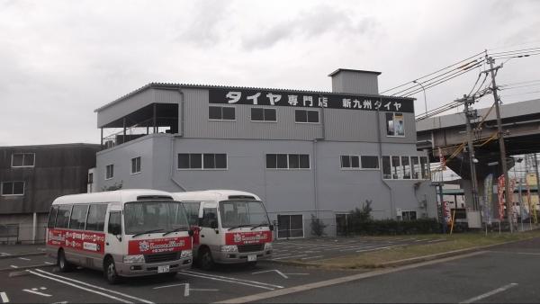 駐車場はお店の裏　11台有ります