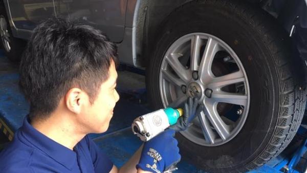 タイヤの脱着作業