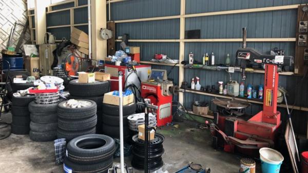 タイヤ作業場