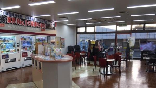 大きくゆったりの店内風景です
