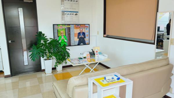 【ドリンクバー完備】待合室で作業中も快適に