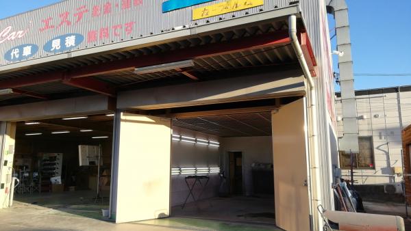 塗装板金工場併設です。