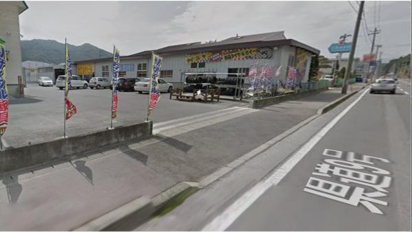 県道沿いの広い入り口！