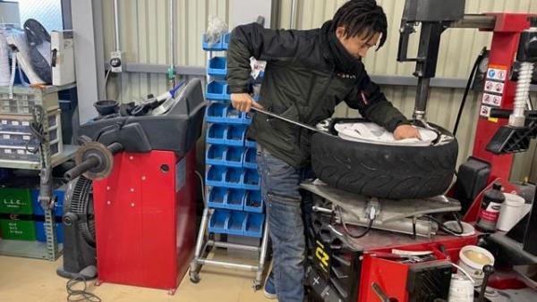 持ち込みタイヤ交換大歓迎