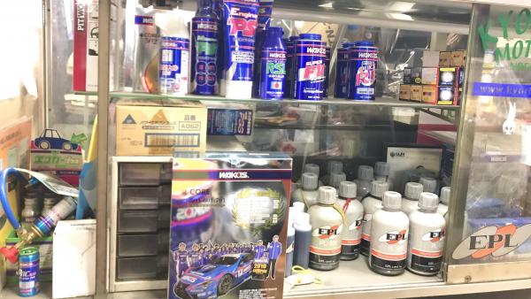 オイル類添加剤各種取り揃えております。