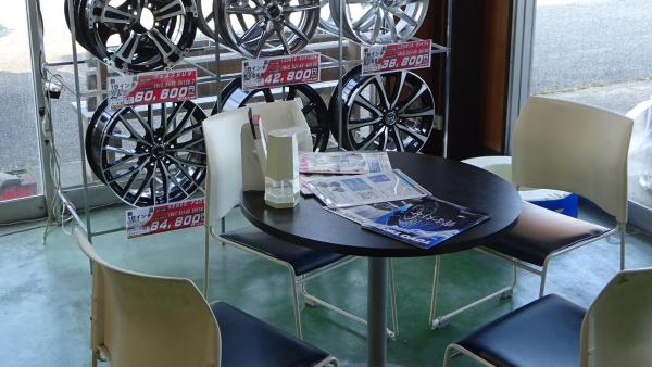 作業中は店内でお待ちいただけます！