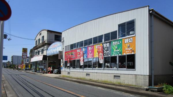 車検のコバックの看板が目印です