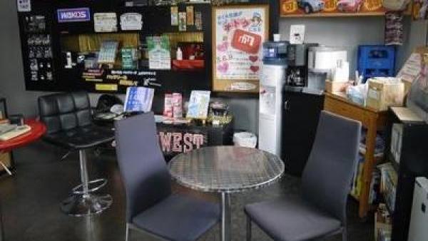 店内の雰囲気はシックでカジュアルな雰囲気