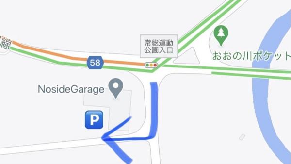 駐車場は裏側にあります