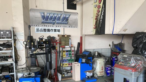 タイヤチェンジャー、ホイルバランサーです
