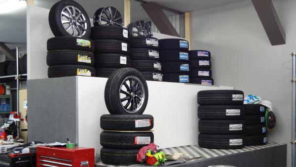 タイヤ・ホイール各メーカー展示中！