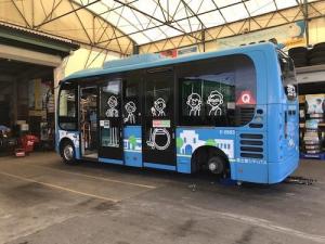 路線バスや、貸切バスのタイヤも交換実績あ