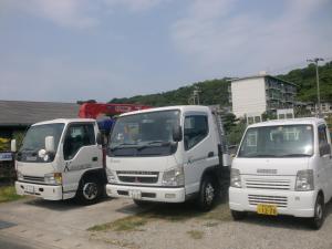レッカー車並びにサービスカー