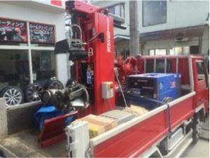大型タイヤ交換サービスカー