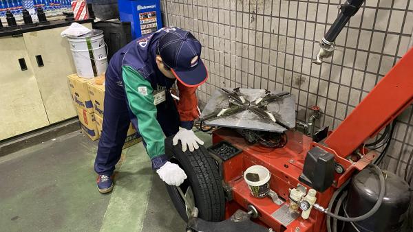 タイヤ交換作業