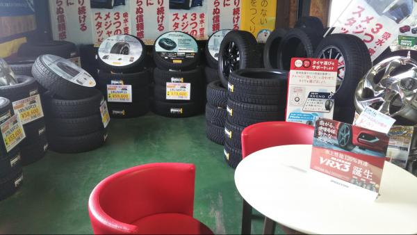 タイヤ－ズ店舗店内