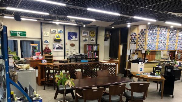 店内、待合スペース