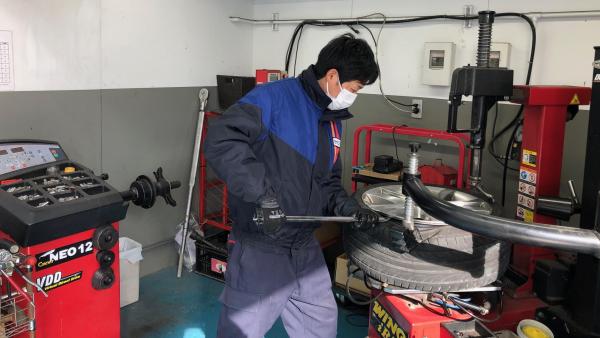 タイヤ交換作業
