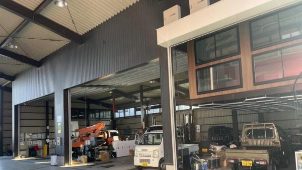 自社　陸運局指定整備工場完備！！