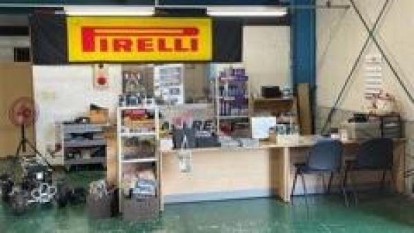 カー用品も販売中