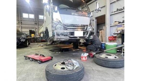 トラックの車検・整備・修理も承ります。