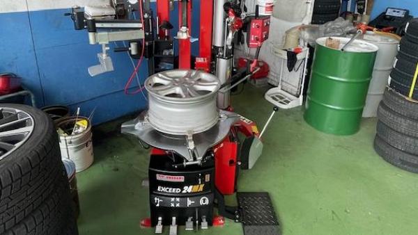 小野谷　最新鋭のタイヤチェンジャー　２４インチOK!!