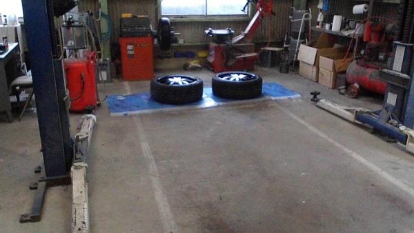 リフト完備　メイン作業場
