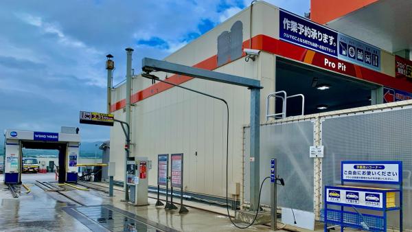 当店自慢のドライブスルー洗車機