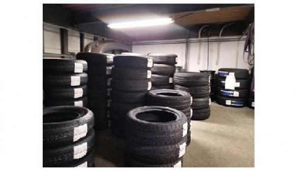 タイヤ保管倉庫