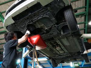 2柱リフトが３基あります。