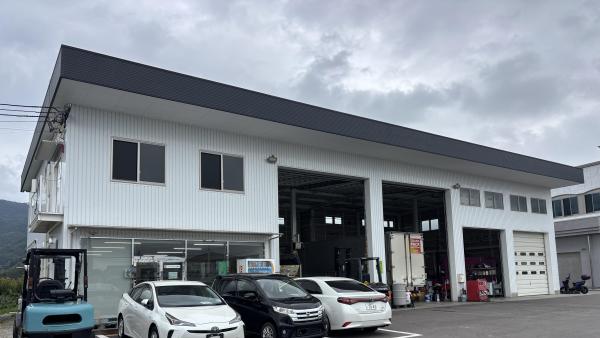 整備工場外観