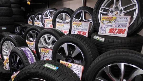 国産・輸入車、純正コーナー！