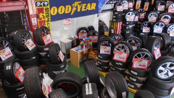 タイヤショップトレッド　246江田店！
