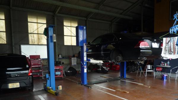 リフト2台完備。積載車完備。