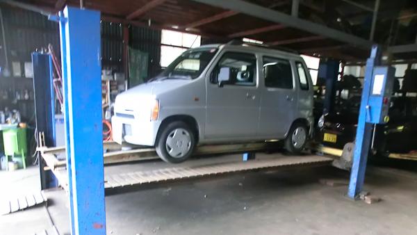 北村自動車のエ－ス　４柱リフトです。