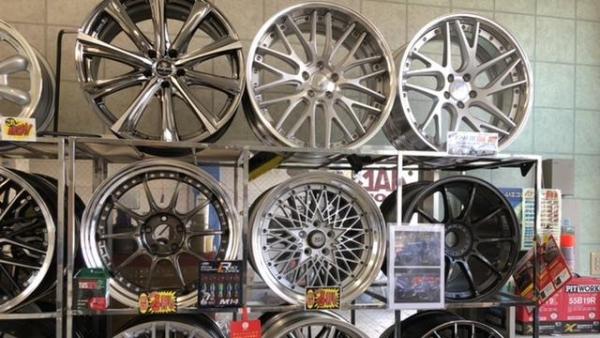 ドレスアップホイール、ダウンサス、車高調
